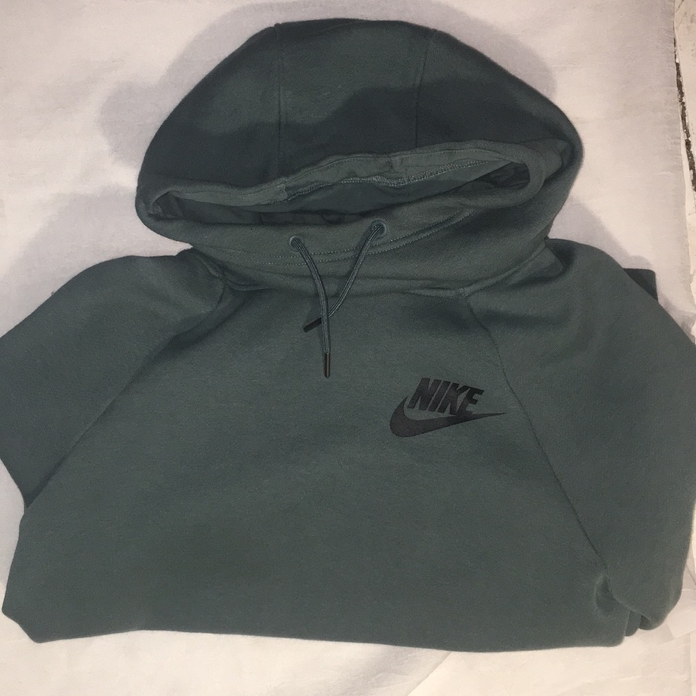 NWOT NIKE SWEATSHIRT
